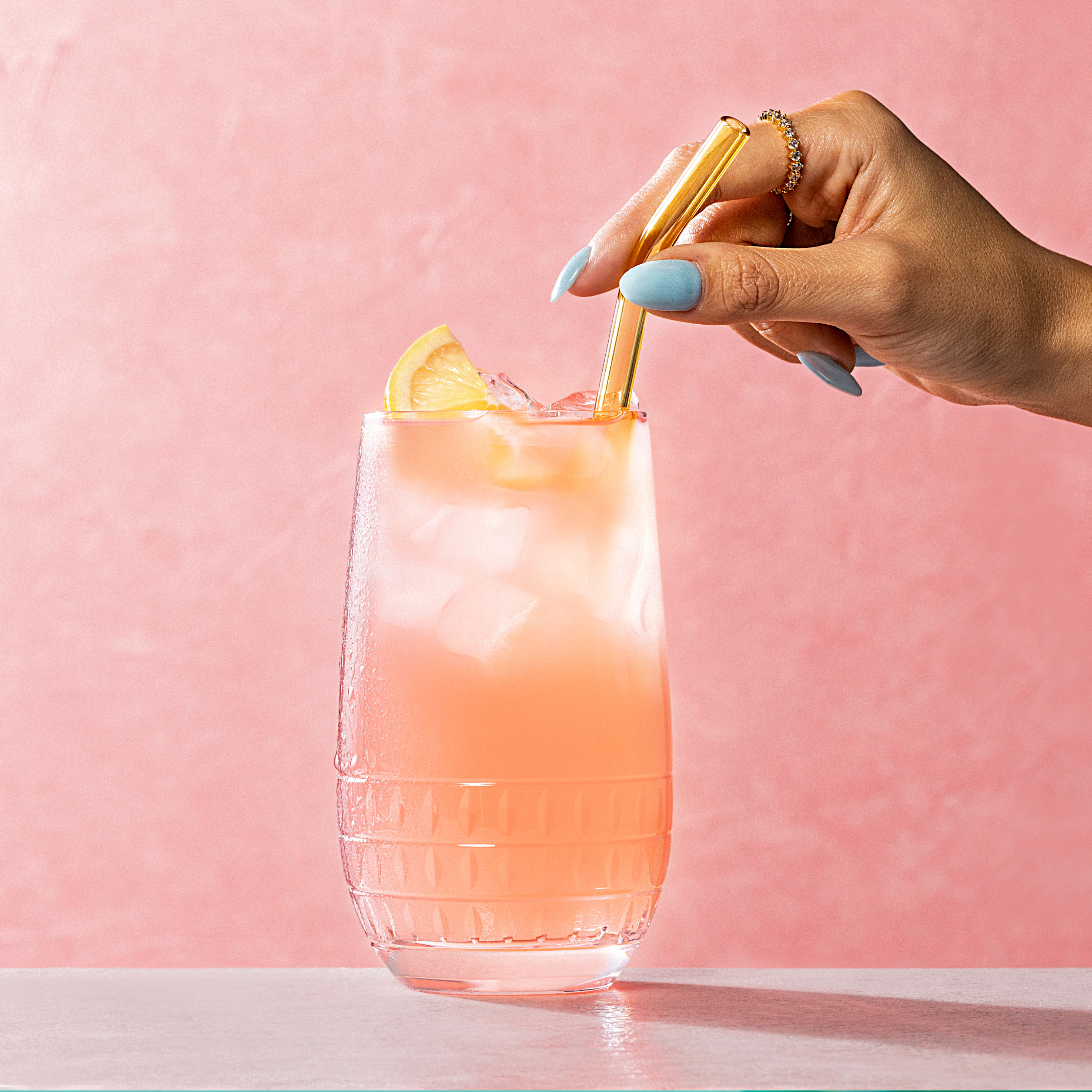 2_LIFESTYLE_CP-Adv-SL-10oz-1